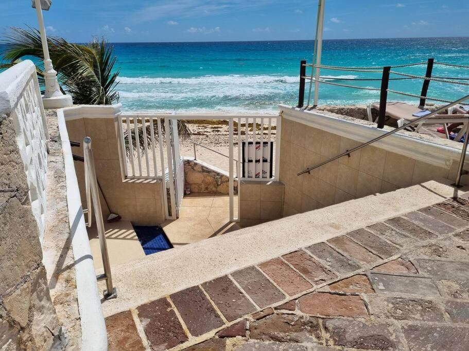 Cancun Plaza Condo Ocean Front Exterior photo