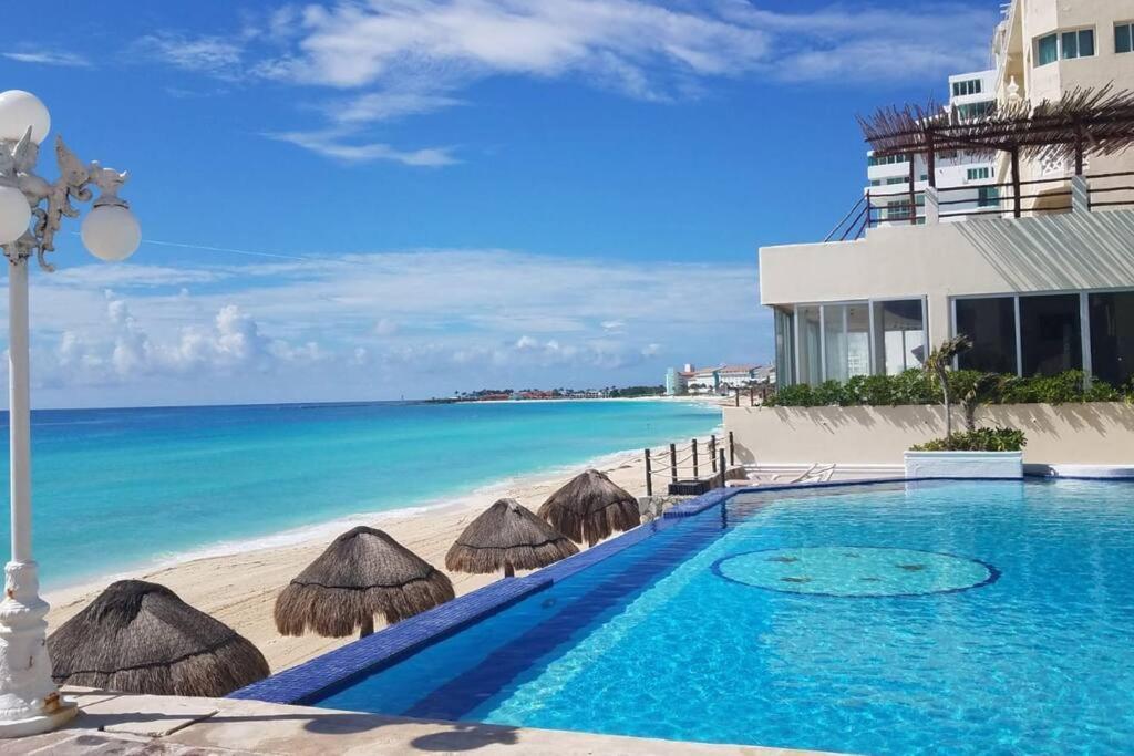 Cancun Plaza Condo Ocean Front Exterior photo