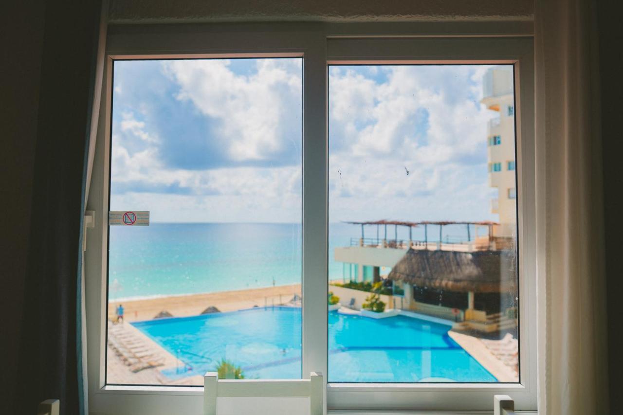 Cancun Plaza Condo Ocean Front Exterior photo